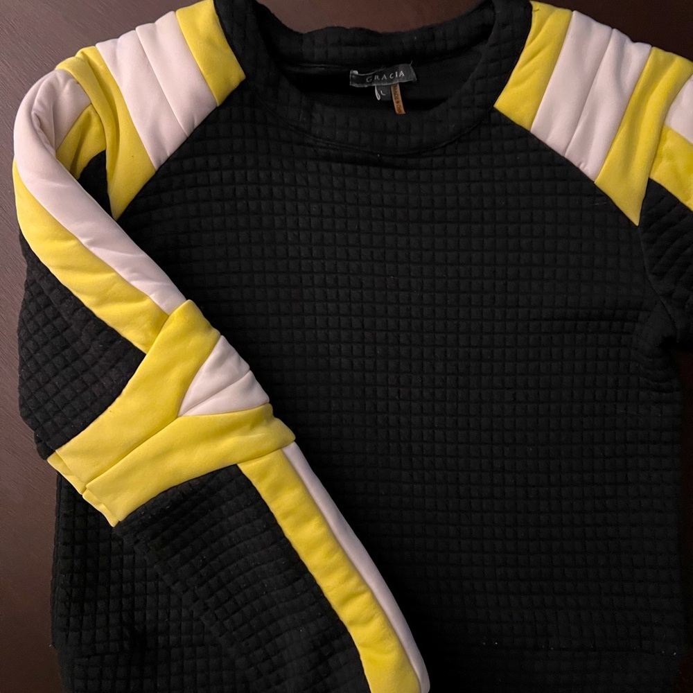 Sweatshirt